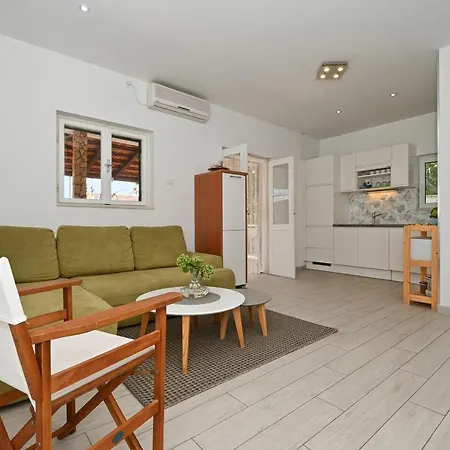 Apartment By The Sea Seget Vranjica, Trogir - 1037 *